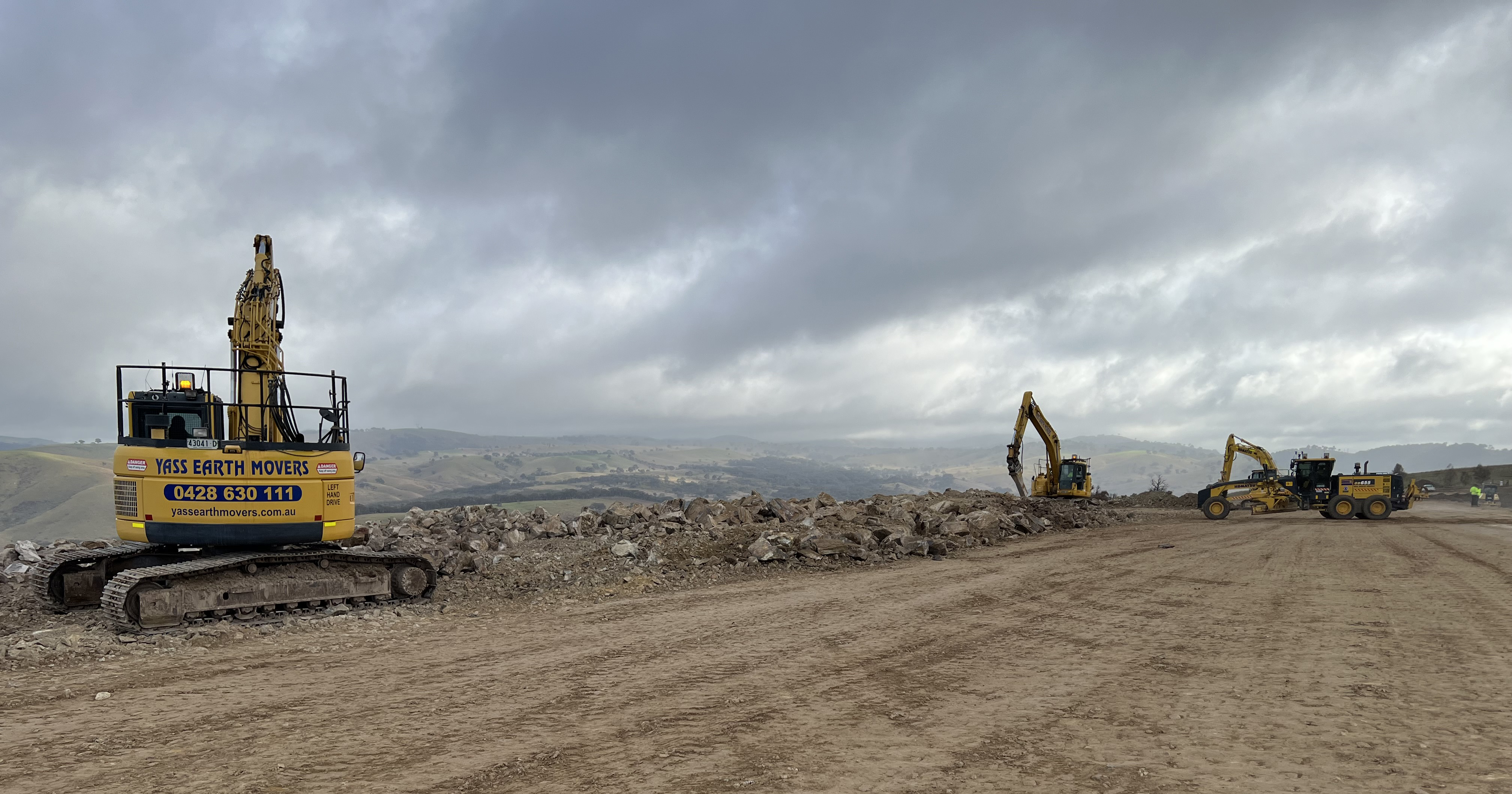 02.2-Airstrip3diggers